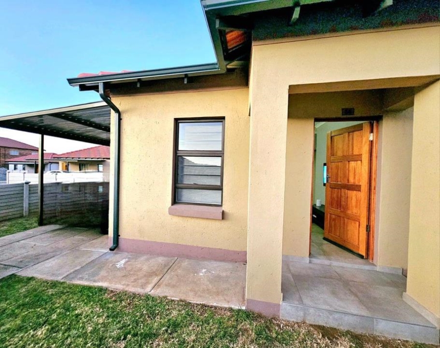 2 Bedroom Property for Sale in Waterval East North West